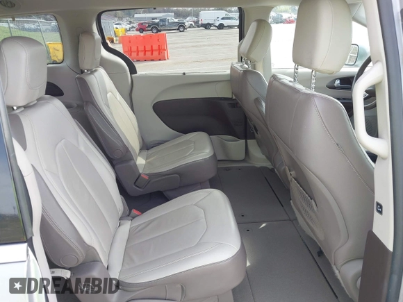 2017 Chrysler Pacifica Touring L z VIN 2C4RC1BG2HR503660, wystawiony jako IAAI lot #41856205 z przebiegiem 78 913 mil mil oraz . Historia ofert i sprzedaży dostępna na DreamBid. Obrazek 8.
