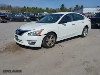 2013 Nissan Altima 2.5 S with VIN 1N4AL3AP0DC916986, listed as a IAAI auction lot 42090563 with 173,993 mi miles. Bid and sale history available at carsss.com. Image 2.