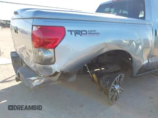 2008 Toyota Tundra z VIN 5TFRV54138X062990, wystawiony jako IAAI lot #41258844 z przebiegiem 206 873 mil mil oraz . Historia ofert i sprzedaży dostępna na DreamBid. Obrazek 6.