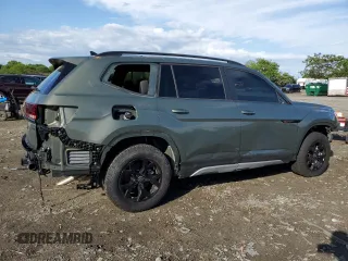 2024 Volkswagen Atlas Peak Edition SEL z VIN 1V2GR2CA8RC583867, wystawiony jako Copart lot #55641005 z przebiegiem 5 798 mil mil oraz Szkoda całkowita • Salvage title. Historia ofert i sprzedaży dostępna na DreamBid. Obrazek 3.