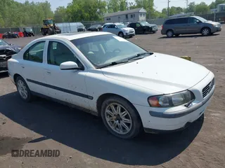 2004 Volvo S60 с VIN YV1RS59V442339653, выставлен на аукционе IAAI как лот 42368628 с пробегом 154 928 миль миль и . История ставок и продаж доступна на DreamBid. Изображение 1.