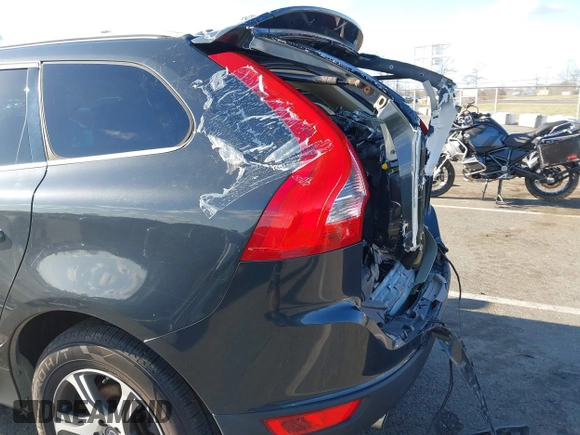 2012 Volvo XC60 3.0L with VIN YV4902DZ9C2309922, listed as a IAAI auction lot 41853170 with 121,325 mi miles. Bid and sale history available at carsss.com. Image 6.