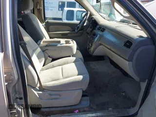 2007 Chevrolet Tahoe LTZ with VIN 1GNFC13JX7R149914, listed as a IAAI auction lot 41497405 with 264,932 mi miles and . Bid and sale history available at DreamBid. Image 5.