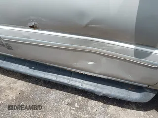 2004 Chevrolet Suburban Z71 z VIN 3GNFK16Z94G210623, wystawiony jako IAAI lot #42227673 z przebiegiem 183 831 mil mil oraz . Historia ofert i sprzedaży dostępna na DreamBid. Obrazek 6.