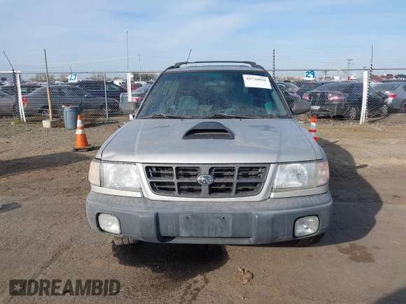 2000 Subaru Forester L with VIN JF1SF6355YH721788, listed as a IAAI auction lot 41736026 with 305,157 mi miles. Bid and sale history available at carsss.com. Image 6.