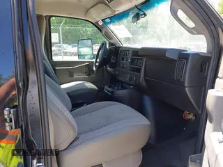 2018 Chevrolet Express Passenger LT with VIN 1GAZGPFG2J1320909, listed as a IAAI auction lot 42332001 with 89,732 mi miles and . Bid and sale history available at DreamBid. Image 5.