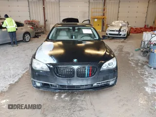 2013 BMW 7 Series 750i xDrive z VIN WBAYB6C56DC997904, wystawiony jako IAAI lot #42529968 z przebiegiem Nie podano mil oraz . Historia ofert i sprzedaży dostępna na DreamBid. Obrazek 6.
