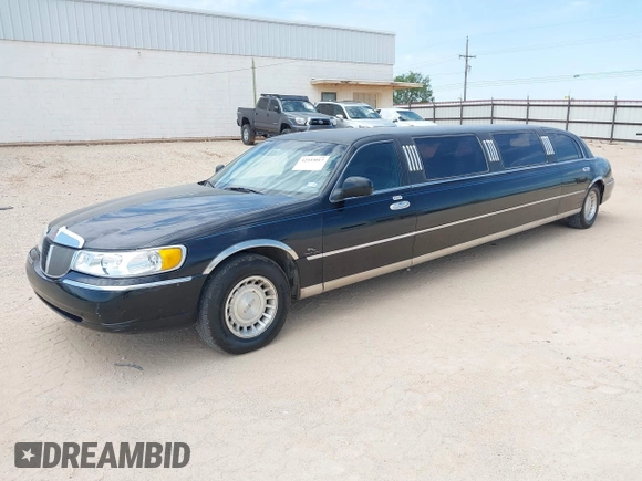 2000 Lincoln Town Car Executive with VIN 1L1FM81W7YY853277, listed as a IAAI auction lot 42533017 with 182,410 mi miles and . Bid and sale history available at DreamBid. Image 2.