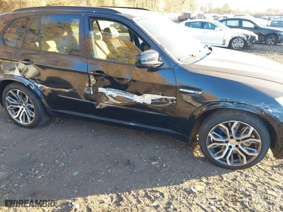2013 BMW X5 M with VIN 5YMGY0C55DLL15645, listed as a IAAI auction lot 40809601 with 67,956 mi miles. Bid and sale history available at carsss.com. Image 6.