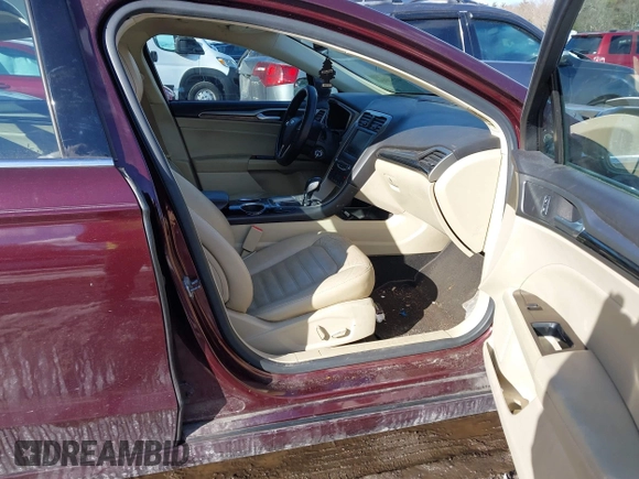 2013 Ford Fusion SE Hybrid z VIN 3FA6P0LU1DR251738, wystawiony jako IAAI lot #41576698 z przebiegiem 158 735 mil mil oraz . Historia ofert i sprzedaży dostępna na DreamBid. Obrazek 5.
