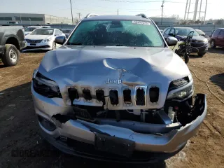 2019 Jeep Cherokee Latitude with VIN 1C4PJLCB5KD267124, listed as a Copart auction lot 48891575 with 75,400 mi miles and Salvage Title. Bid and sale history available at carsss.com. Image 5.