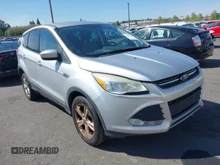 2013 Ford Escape SE z VIN 1FMCU9GX5DUB17091, wystawiony jako IAAI lot #42047494 z przebiegiem 137 500 mil mil oraz . Historia ofert i sprzedaży dostępna na DreamBid. Obrazek 1.