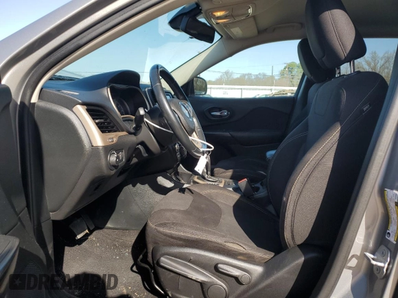 2015 Jeep Cherokee Latitude with VIN 1C4PJLCB5FW790959, listed as a Copart auction lot 47581375 with 157,139 mi miles and Salvage Title. Bid and sale history available at DreamBid. Image 7.