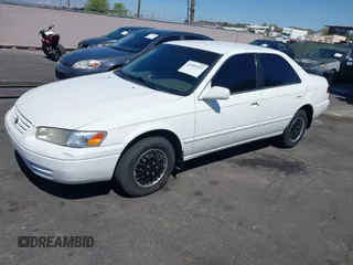 1999 Toyota Camry LE z VIN 4T1BG22K0XU904122, wystawiony jako IAAI lot #42305293 z przebiegiem 243 182 mil mil oraz . Historia ofert i sprzedaży dostępna na DreamBid. Obrazek 12.