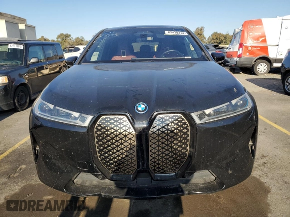 2022 BMW iX xDrive50 with VIN WB523CF07NCK45940, listed as a Copart auction lot 83430314 with 28,272 mi miles and Clean Title. Bid and sale history available at carsss.com. Image 5.