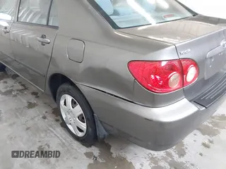2007 Toyota Corolla CE z VIN 2T1BR32E87C749279, wystawiony jako IAAI lot #42654260 z przebiegiem 210 509 mil mil oraz . Historia ofert i sprzedaży dostępna na DreamBid. Obrazek 6.