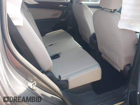 2018 Volkswagen Tiguan SEL z VIN 3VV3B7AX1JM045203, wystawiony jako IAAI lot #42572229 z przebiegiem 104 873 mil mil oraz . Historia ofert i sprzedaży dostępna na DreamBid. Obrazek 8.