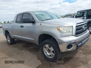 2010 Toyota Tundra z VIN 5TFRM5F12AX011275, wystawiony jako IAAI lot #41871927 z przebiegiem 252 014 mil mil oraz . Historia ofert i sprzedaży dostępna na DreamBid. Obrazek 1.