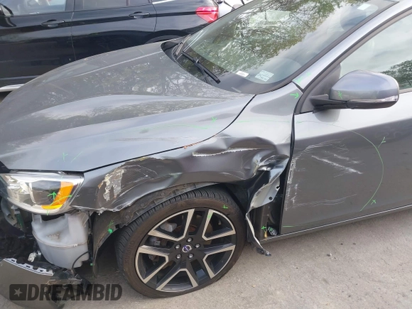2017 Volvo S60 Dynamic z VIN YV140MTL3H2427908, wystawiony jako IAAI lot #42221185 z przebiegiem 65 432 mil mil oraz . Historia ofert i sprzedaży dostępna na DreamBid. Obrazek 6.