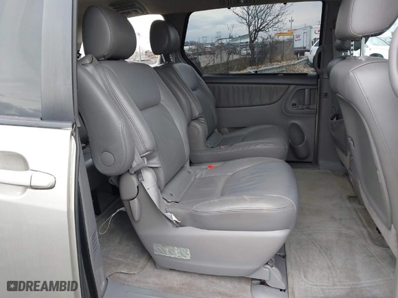2005 Toyota Sienna XLE with VIN 5TDBA22C85S031333, listed as a IAAI auction lot 41685907 with 175,352 mi miles. Bid and sale history available at carsss.com. Image 8.