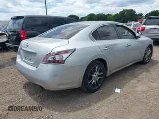 2014 Nissan Maxima SV z VIN 1N4AA5APXEC479159, wystawiony jako IAAI lot #42234950 z przebiegiem 187 187 mil mil oraz . Historia ofert i sprzedaży dostępna na DreamBid. Obrazek 4.