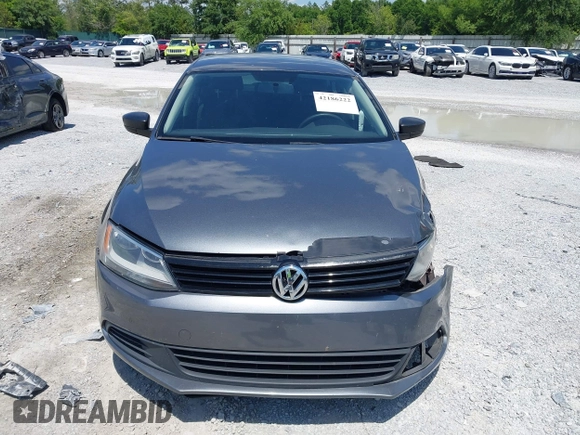 2014 Volkswagen Jetta S z VIN 3VW2K7AJ6EM253571, wystawiony jako IAAI lot #42186222 z przebiegiem 171 518 mil mil oraz . Historia ofert i sprzedaży dostępna na DreamBid. Obrazek 12.