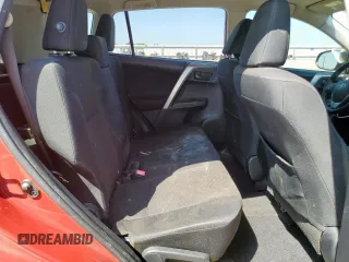 2014 Toyota RAV4 LE z VIN JTMZFREV5EJ024164, wystawiony jako Copart lot #58217845 z przebiegiem 84 958 mil mil oraz Szkoda całkowita • Salvage title. Historia ofert i sprzedaży dostępna na DreamBid. Obrazek 11.