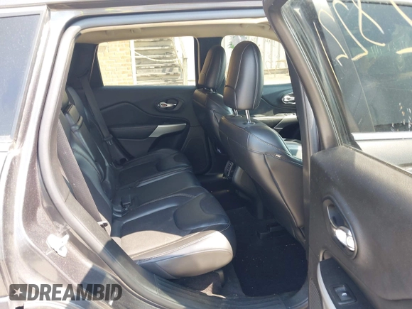 2018 Jeep Cherokee Latitude Plus z VIN 1C4PJMLX7JD515387, wystawiony jako IAAI lot #42459564 z przebiegiem 104 837 mil mil oraz . Historia ofert i sprzedaży dostępna na DreamBid. Obrazek 8.