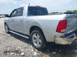 2015 Ram 1500 Outdoorsman z VIN 1C6RR6LT1FS729280, wystawiony jako IAAI lot #42445245 z przebiegiem 175 649 mil mil oraz . Historia ofert i sprzedaży dostępna na DreamBid. Obrazek 3.
