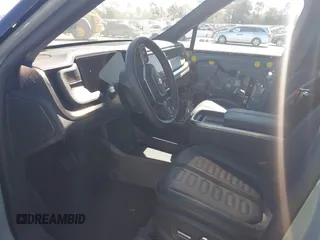 2025 Rivian R1S Adventure z VIN 7PDSGBBA1SN060468, wystawiony jako IAAI lot #41711770 z przebiegiem 2865 mil mil oraz . Historia ofert i sprzedaży dostępna na DreamBid. Obrazek 5.