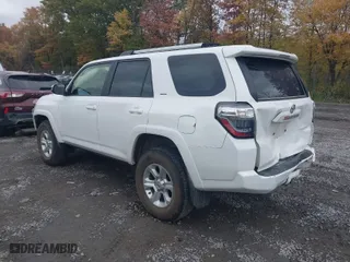 2024 Toyota 4Runner SR5 Premium with VIN JTENU5JR5R6218655, listed as a IAAI auction lot 40615924 with 9,497 mi miles. Bid and sale history available at carsss.com. Image 3.