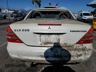 2001 Mercedes-Benz SLK 230 Kompressor с VIN WDBKK49F71F205264, выставлен на аукционе Copart как лот 64061865 с пробегом Не указан миль и Списание • Salvage title. История ставок и продаж доступна на DreamBid. Изображение 6.