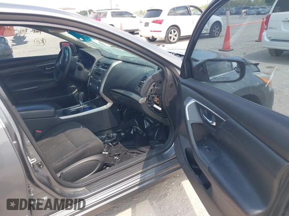 2015 Nissan Altima 2.5 S with VIN 1N4AL3AP1FC454621, listed as a IAAI auction lot 40069022 with 84,296 mi miles. Bid and sale history available at carsss.com. Image 5.