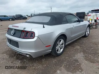 2014 Ford Mustang V6 z VIN 1ZVBP8EM5E5229361, wystawiony jako IAAI lot #42163228 z przebiegiem 199 081 mil mil oraz . Historia ofert i sprzedaży dostępna na DreamBid. Obrazek 4.