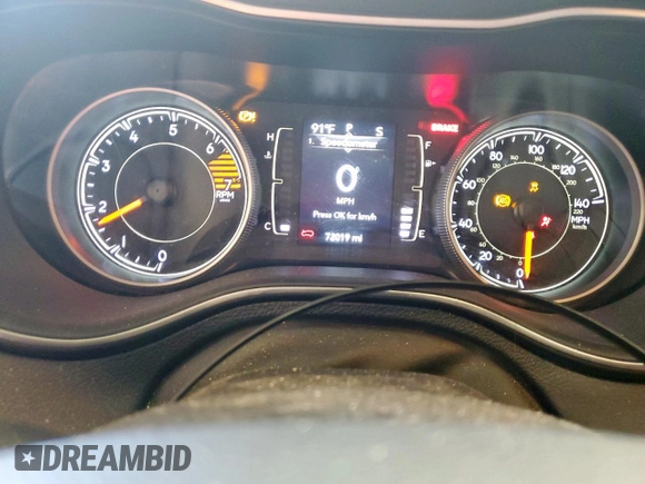 2019 Jeep Cherokee Latitude Plus z VIN 1C4PJLLB0KD160112, wystawiony jako Copart lot #61689185 z przebiegiem 72 019 mil mil oraz Szkoda całkowita • Salvage title. Historia ofert i sprzedaży dostępna na DreamBid. Obrazek 9.