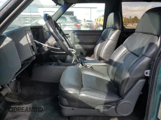 1993 GMC Jimmy z VIN 1GDCT18Z9P0810178, wystawiony jako Copart lot #79442614 z przebiegiem 19 514 mil mil oraz Szkoda całkowita • Salvage title. Historia ofert i sprzedaży dostępna na DreamBid. Obrazek 7.