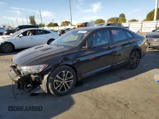 2023 Volkswagen Jetta Sport z VIN 3VWBM7BU1PM052781, wystawiony jako Copart lot #49489745 z przebiegiem 12 394 mil mil oraz Szkoda całkowita • Salvage title. Historia ofert i sprzedaży dostępna na DreamBid. Obrazek 1.