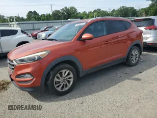 2016 Hyundai Tucson SE z VIN KM8J33A40GU083510, wystawiony jako Copart lot #58055665 z przebiegiem 157 579 mil mil oraz Czysty tytuł • Clean title. Historia ofert i sprzedaży dostępna na DreamBid. Obrazek 1.
