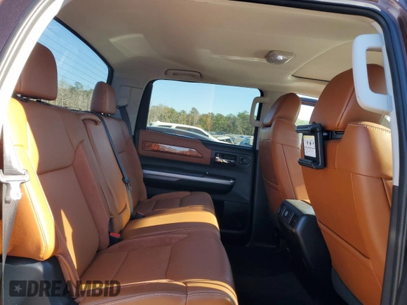 2017 Toyota Tundra Platinum z VIN 5TFAY5F17HX585415, wystawiony jako Copart lot #83656314 z przebiegiem 66 684 mil mil oraz Szkoda całkowita • Salvage title. Historia ofert i sprzedaży dostępna na DreamBid. Obrazek 10.