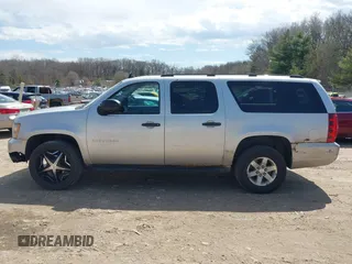 2010 Chevrolet Suburban LS with VIN 1GNUKHE34AR225345, listed as a IAAI auction lot 42106308 with 203,097 mi miles. Bid and sale history available at carsss.com. Image 15.