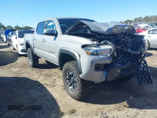 2020 Toyota Tacoma SR5 z VIN 3TMCZ5AN0LM345184, wystawiony jako IAAI lot #41586060 z przebiegiem 71 211 mil mil oraz . Historia ofert i sprzedaży dostępna na DreamBid. Obrazek 1.