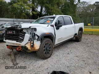 2024 GMC Sierra 2500HD AT4 z VIN 1GT49PEY9RF177784, wystawiony jako Copart lot #82202324 z przebiegiem 61 807 mil mil oraz Szkoda całkowita • Salvage title. Historia ofert i sprzedaży dostępna na DreamBid. Obrazek 1.