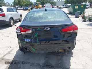 2018 Kia Forte LX z VIN 3KPFK4A70JE197056, wystawiony jako IAAI lot #42435555 z przebiegiem 79 805 mil mil oraz . Historia ofert i sprzedaży dostępna na DreamBid. Obrazek 17.