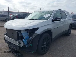 2018 Chevrolet Traverse LT Cloth z VIN 1GNEVGKW5JJ261287, wystawiony jako IAAI lot #42068315 z przebiegiem 152 956 mil mil oraz . Historia ofert i sprzedaży dostępna na DreamBid. Obrazek 18.