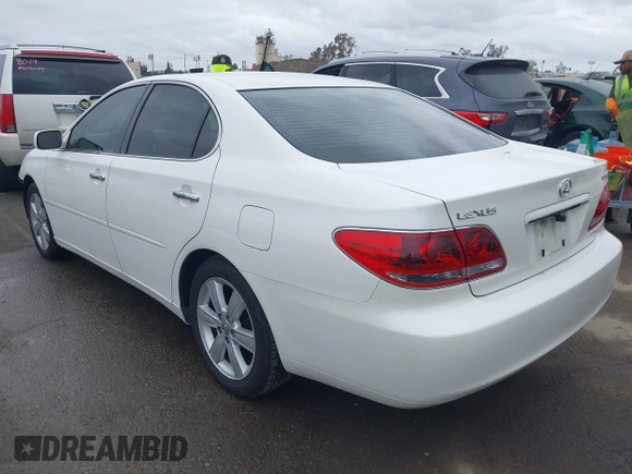 2005 Lexus ES 330 with VIN JTHBA30G055084186, listed as a IAAI auction lot 42064508 with 154,736 mi miles. Bid and sale history available at carsss.com. Image 3.