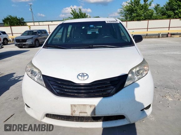 2015 Toyota Sienna L z VIN 5TDZK3DC2FS661185, wystawiony jako Copart lot #61046895 z przebiegiem 239 452 mil mil oraz Szkoda całkowita • Salvage title. Historia ofert i sprzedaży dostępna na DreamBid. Obrazek 5.