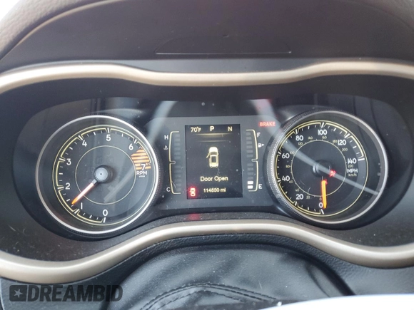 2016 Jeep Cherokee Latitude z VIN 1C4PJLCB7GW363719, wystawiony jako Copart lot #83479434 z przebiegiem 114 830 mil mil oraz Szkoda całkowita • Salvage title. Historia ofert i sprzedaży dostępna na DreamBid. Obrazek 9.