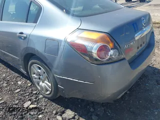 2011 Nissan Altima S with VIN 1N4AL2AP1BN510758, listed as a IAAI auction lot 42213928 with 195,395 mi miles and . Bid and sale history available at carsss.com. Image 6.
