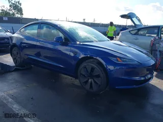 2025 Tesla Model 3 Long Range with VIN 5YJ3E1EA2SF915586, listed as a IAAI auction lot 41495870 with 4 mi miles. Bid and sale history available at carsss.com. Image 1.