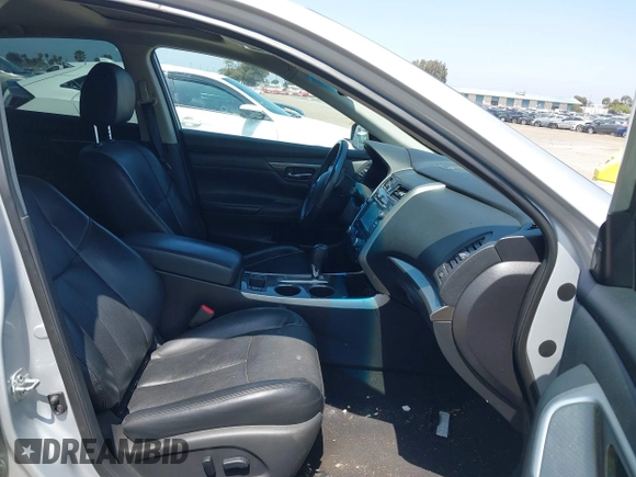 2015 Nissan Altima 2.5 z VIN 1N4AL3AP6FN919785, wystawiony jako IAAI lot #42408330 z przebiegiem 101 555 mil mil oraz . Historia ofert i sprzedaży dostępna na DreamBid. Obrazek 5.